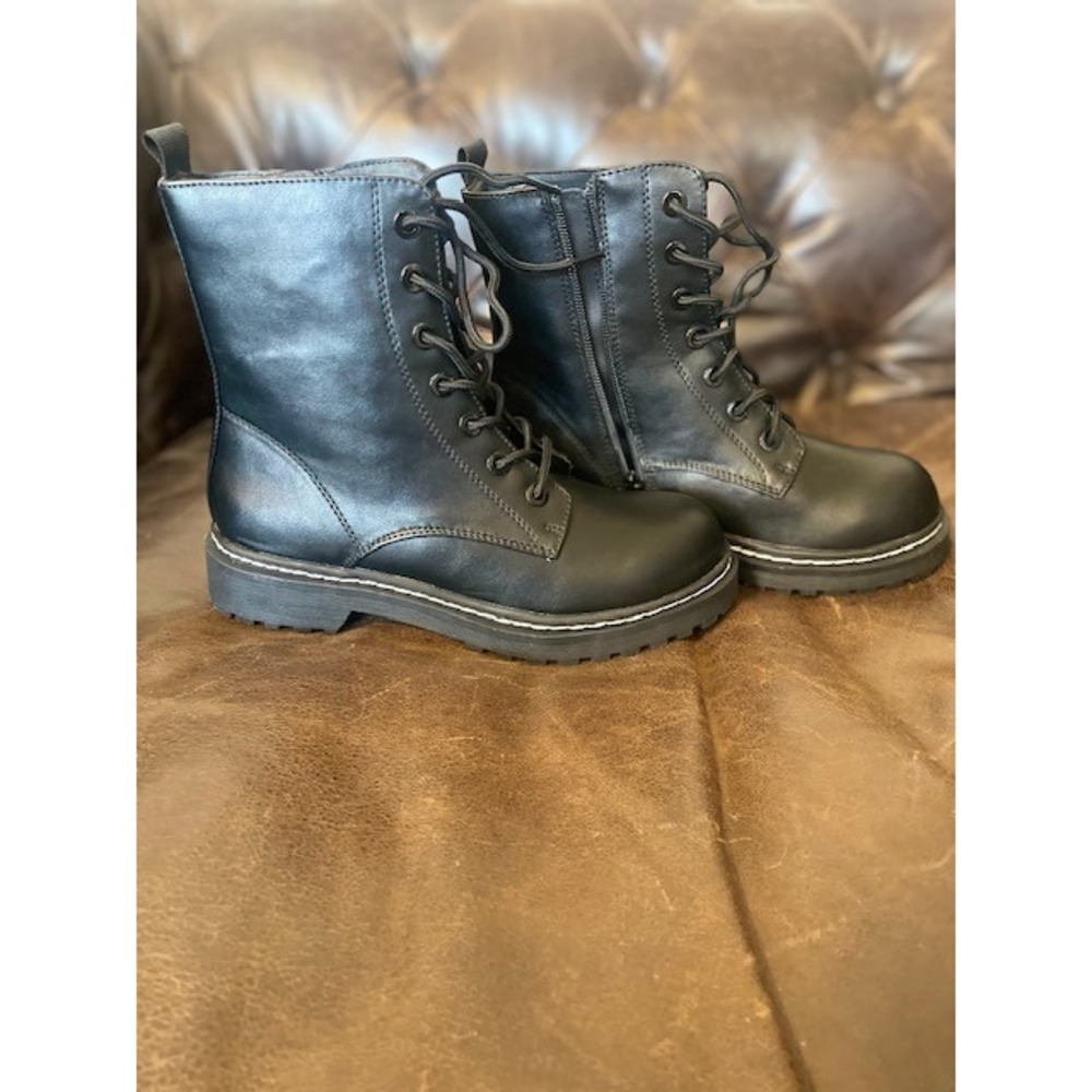SM New York Womens Roma Lace Up Boots, Black Color, Size 6